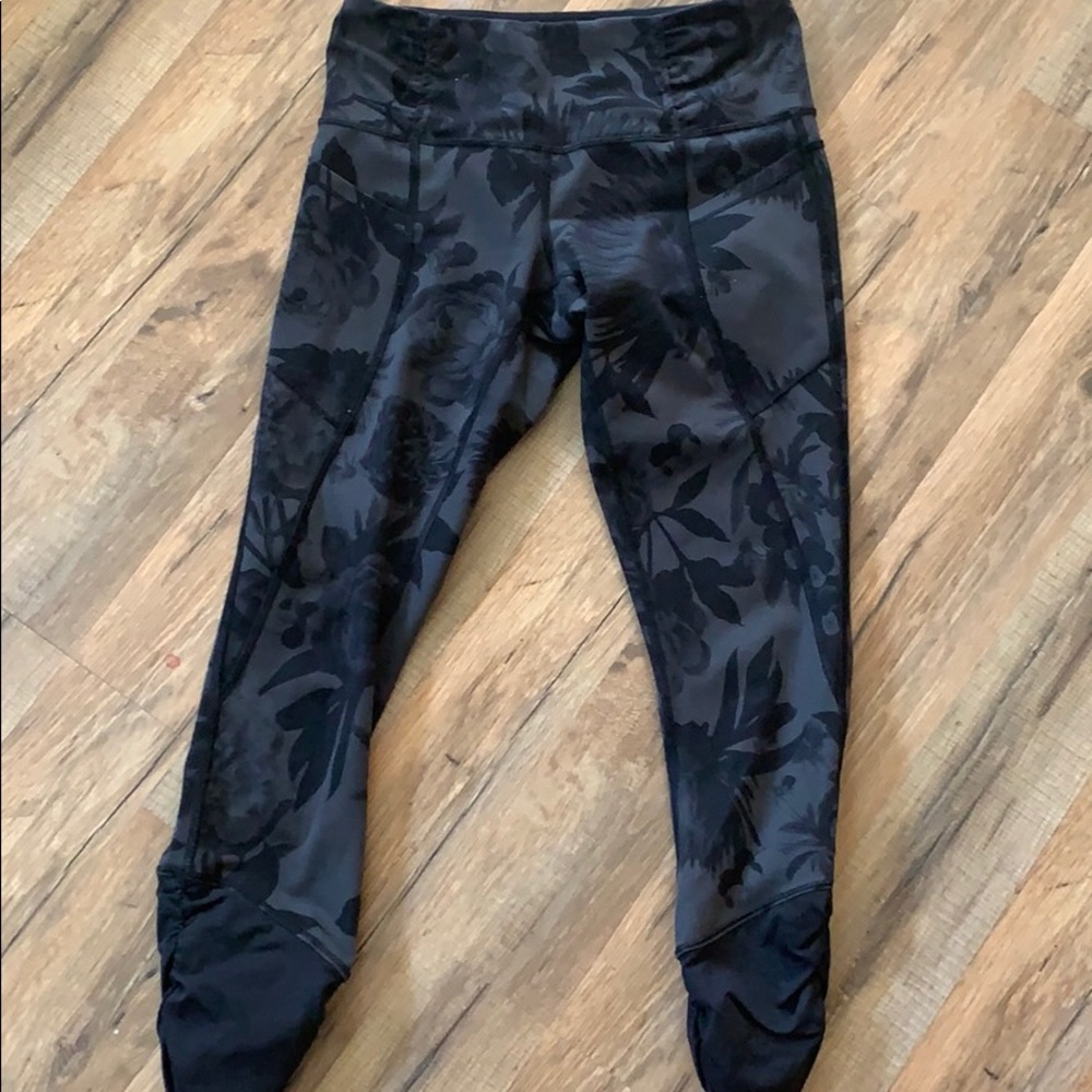 Lululemon cropped running tights